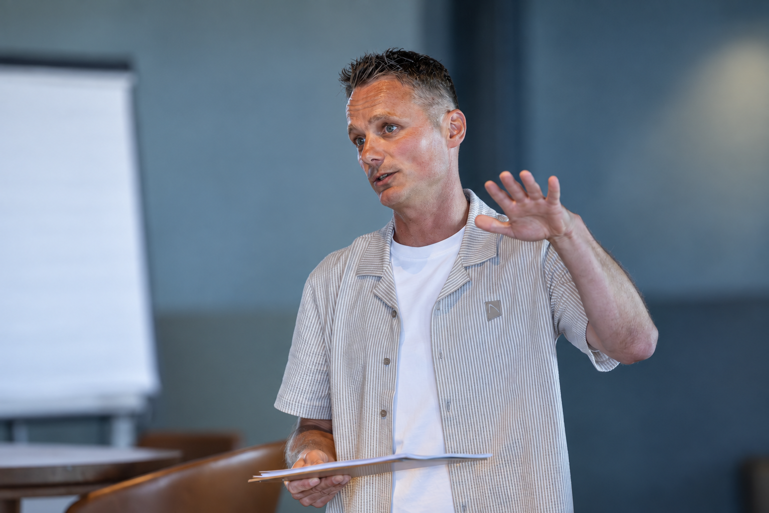 exec-12d8ec79-7554-4e5d-860d-daaf4cfc9145 Laurens Bloem begeleidt een teamsessie